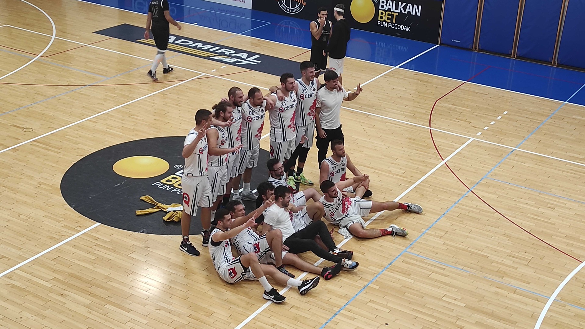 Team basketball photo